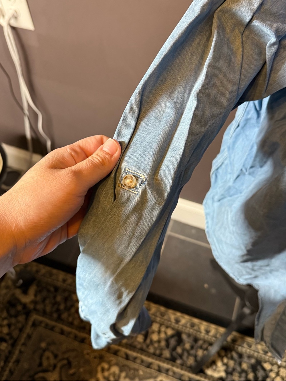 Levi's Light Blue Denim Button-Front Shirt with Red Logo Tab - Picture 2 of 6